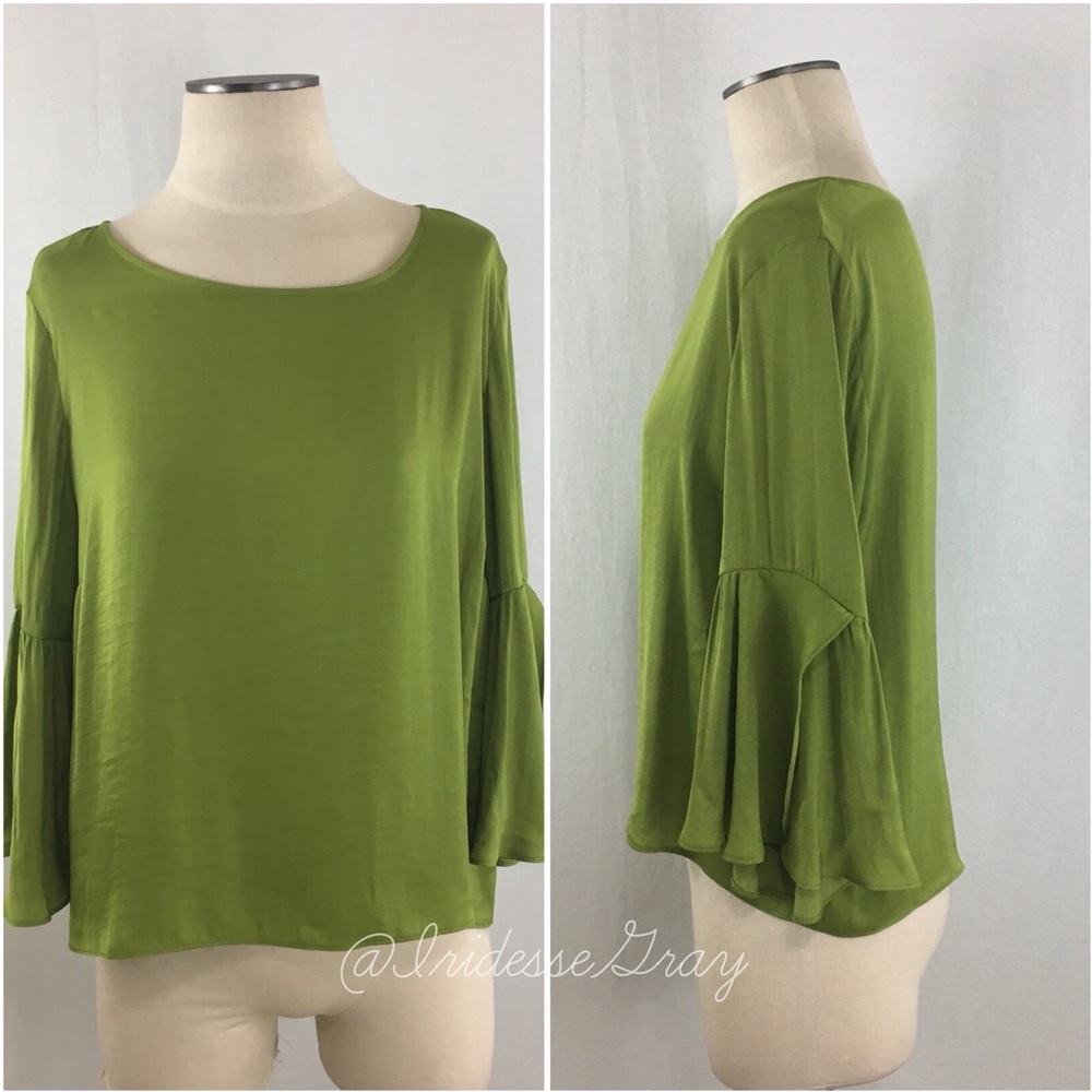 Vince Camuto- Green Bell Sleeve Sleeve Top Size L